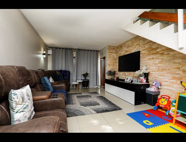 3 BEDROOM SECTIONAL TITLE FOR SALE IN MORNINGSIDE